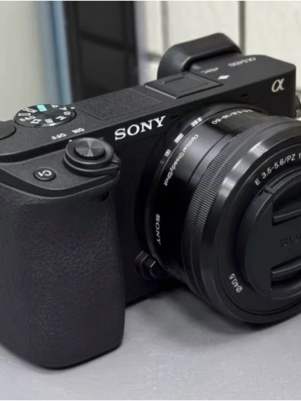 Sony Black Compact Mirrorless Digital Camera with 16-50mm Lens